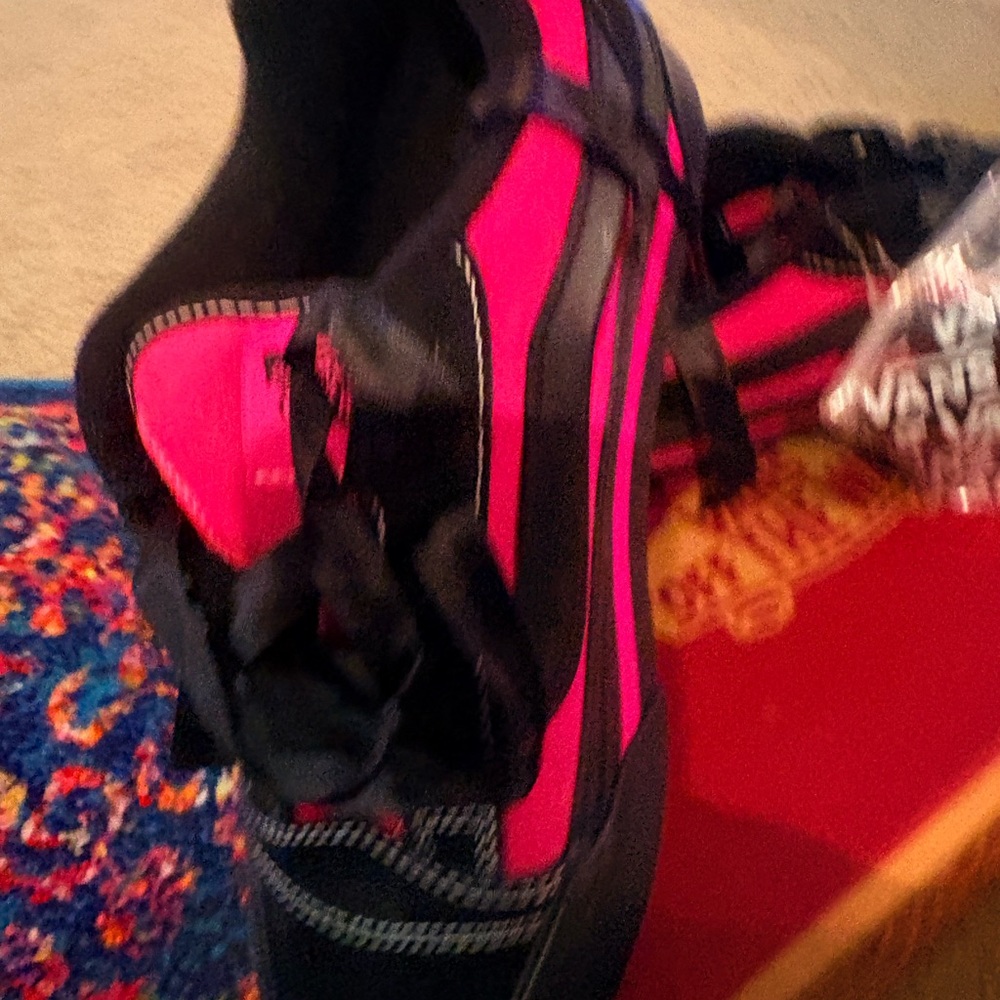 Vans Retro Y2K 2000’s Black and Hot Pink Low-Tops NEW IN BOX - Picture 3 of 6